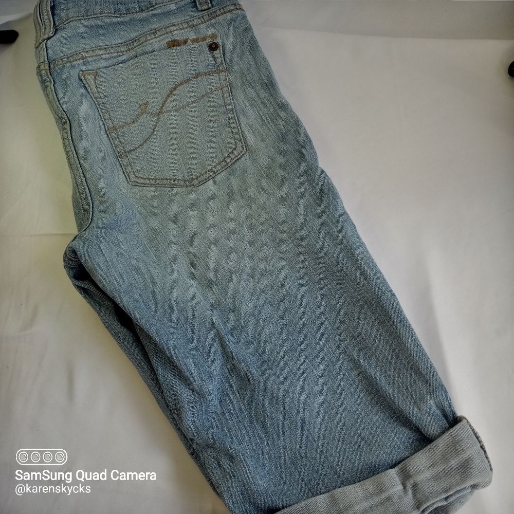 DKNY Jeans Knee Length Blue Denim Jean Shorts Women's Size 6
